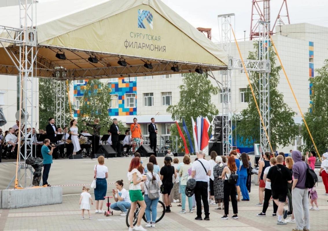 Жизнь в городе кипит